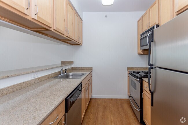 1BR, 1BT - Primrose B - 751SF - Kitchen