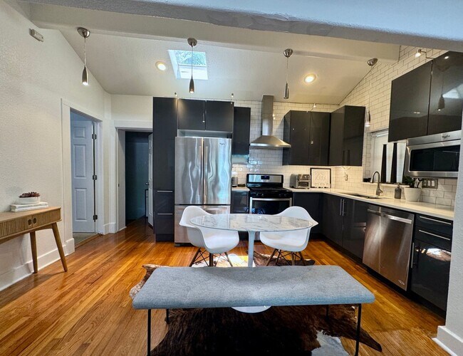 Photo - 1810 Newton St