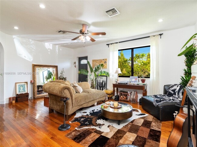 Photo - 337 NW 47th St