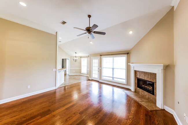 Photo - 403 Knights Cove W