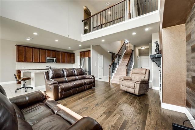 Photo - 1025 Spring Falls Dr