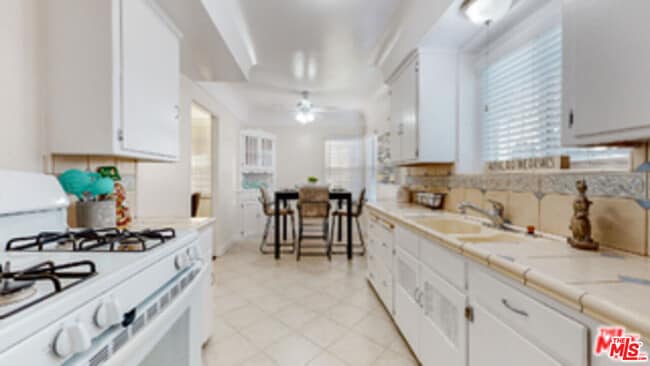 Photo - 2059 W 83rd St