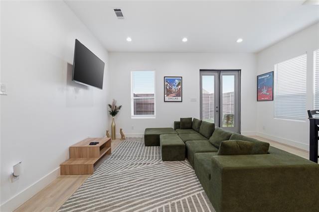 Photo - 2404 Merlin St