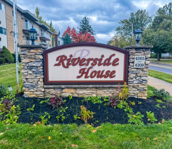 Building Photo - Riverside House Apartments