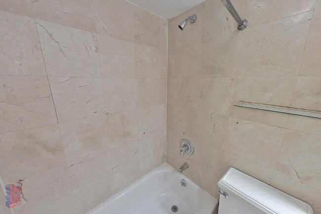 Photo - 432 E 13th St Unidad 5