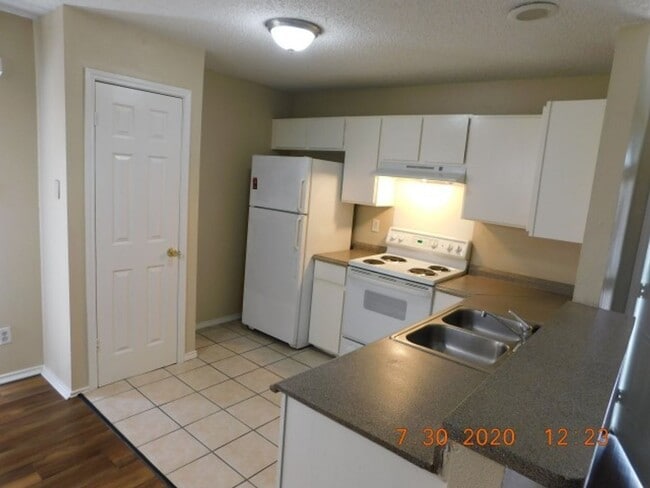 Photo - 5212 Meadow Field