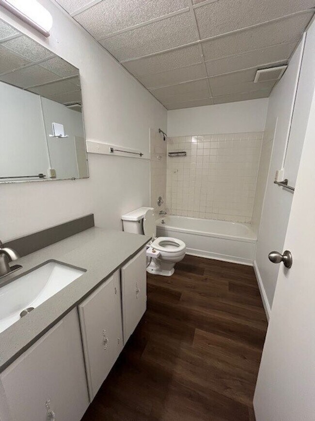 Photo - Renovated Queen Anne Apartment