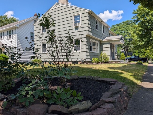 Photo - 111 Eastmoreland Dr