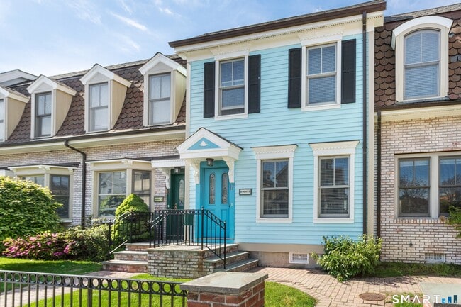 Building Photo - 17 Dolsen Pl