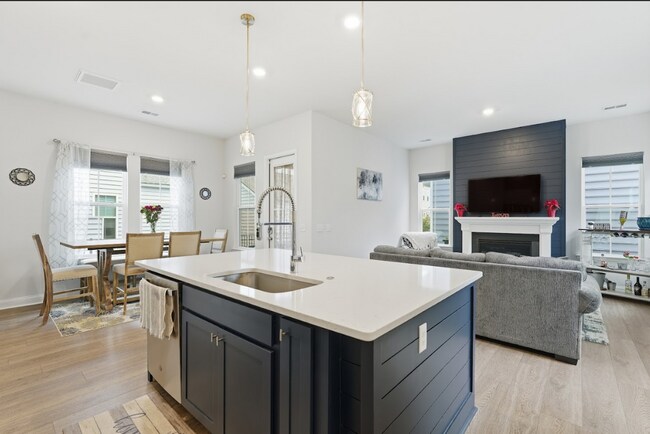 Photo - 188 Hawthorn Ln