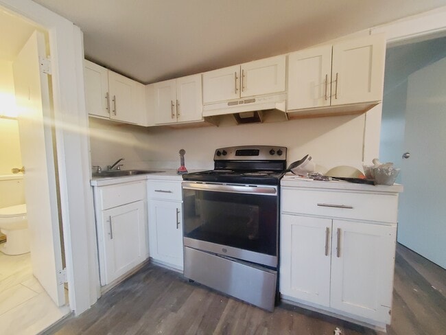 Building Photo - 76 Pearsall Ave Unit 3