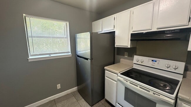 Photo - 224 Greenleaf Cir