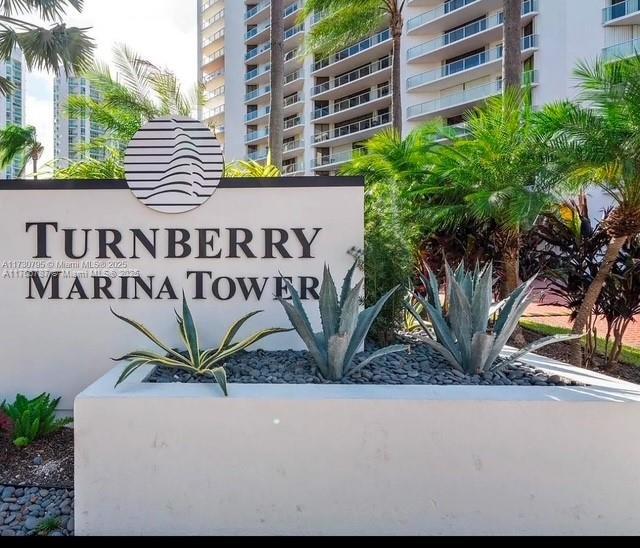 Photo - 19707 Turnberry Way Unidad 24F Rental