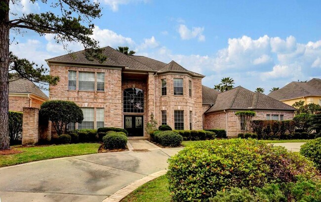 Spacious 5-Bedroom Lakeview Home with Pool... - Spacious 5-Bedroom Lakeview Home with Pool...