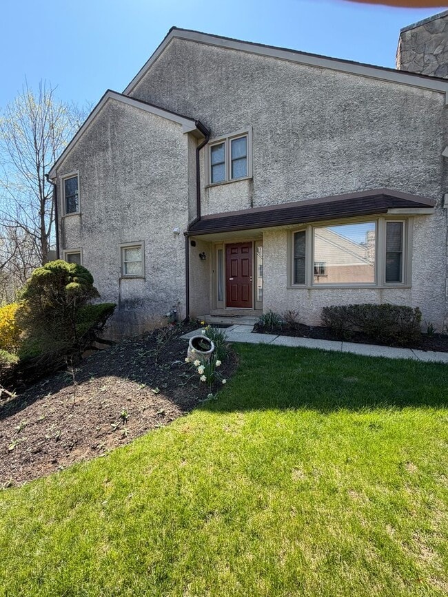 Photo - 3BR - WOODED VIEWS • FINISHED BASEMENT • BONUS LOFT • TE SCHOOL DISTRICT