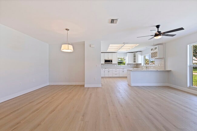 Photo - 934 41st Ave NE