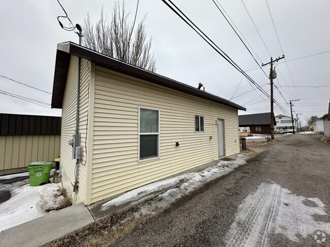 Building Photo - 303 W Spruce St Rental