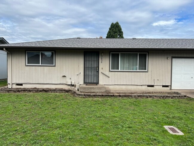 Building Photo - Solid 2 bedroom 1 bath duplex with garage!