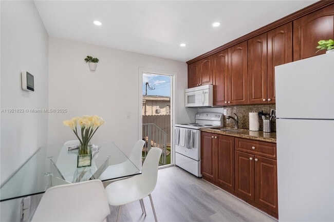 Photo - 4421 NW 9th St Unit 4421