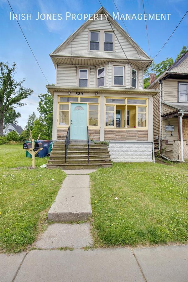 Building Photo - 529 Winslow Ave Unit Upper