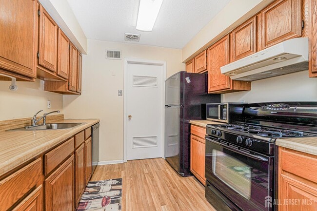 Photo - 33 Foxtail Ln