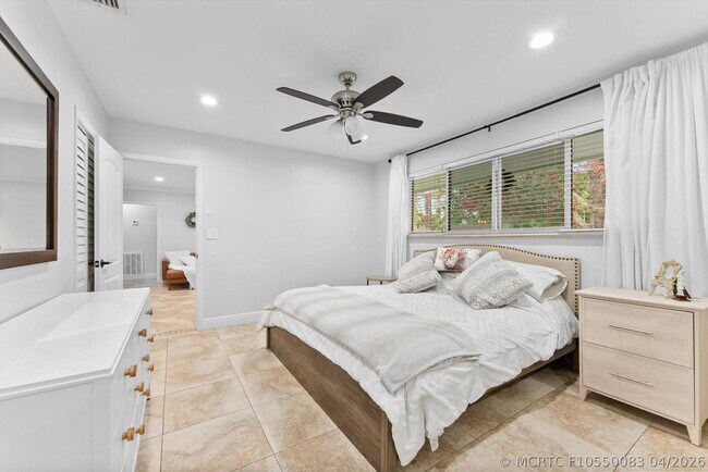 1257 NW 5th St
