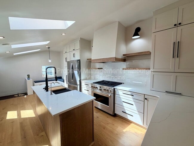 Building Photo - 138 44th St