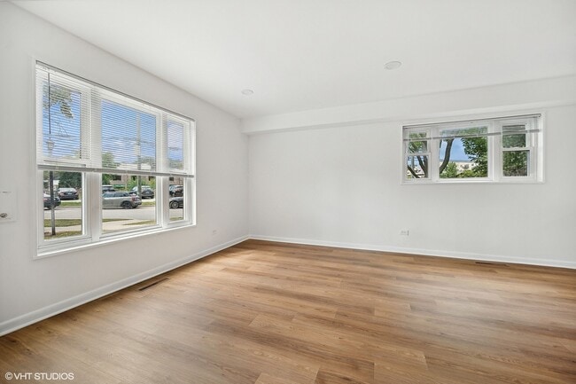 Photo - 528 Poplar Dr