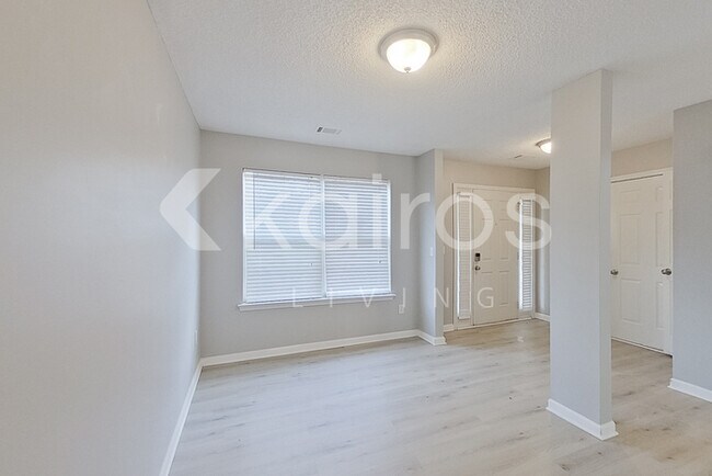 Photo - 6128 Hickory Ln Dr