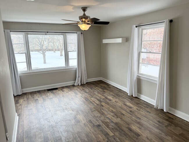 Photo - 329 W Broadway St