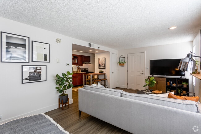 Studio, 1BA - 520 SF