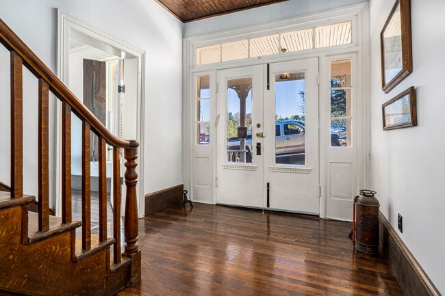 Photo - 120 S Cherokee St