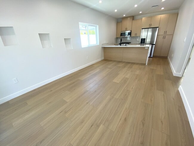 Building Photo - 4641 W 130th St Unit B