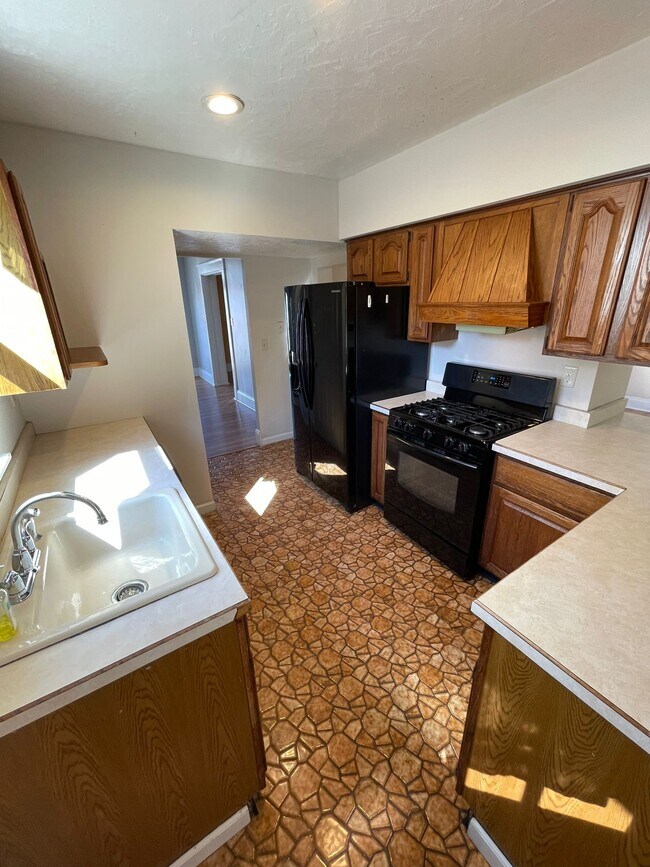 Photo - 1509 Methyl St