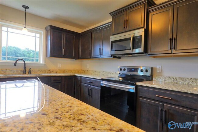 106 Hulsey Ln