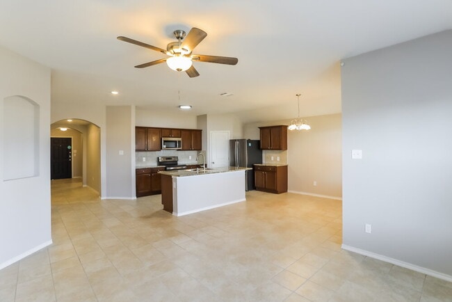 Photo - 806 Platinum Dr