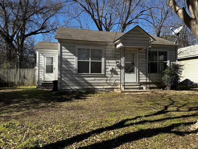 Building Photo - 701 Cranford St Rental