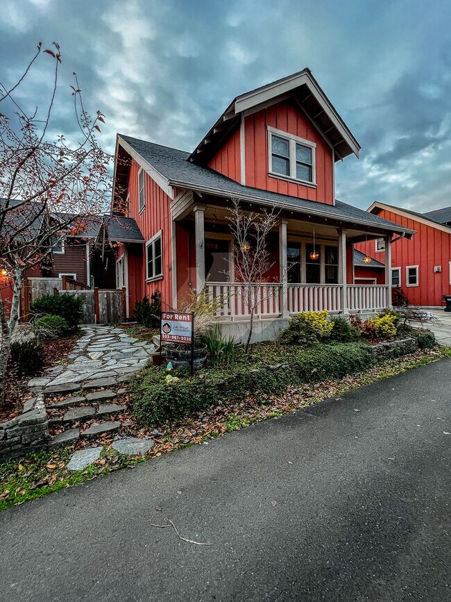 Beautiful Craftsman Home in Monmouth - Com... - Beautiful Craftsman Home in Monmouth - Com...
