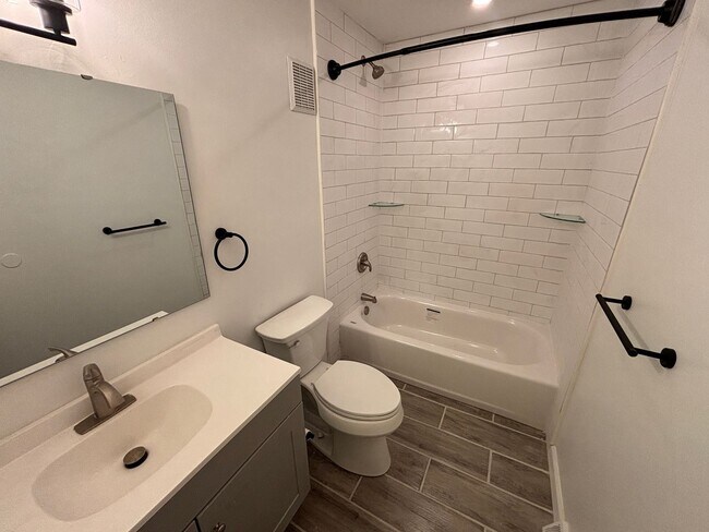 Photo - 652 Summit St Unit A