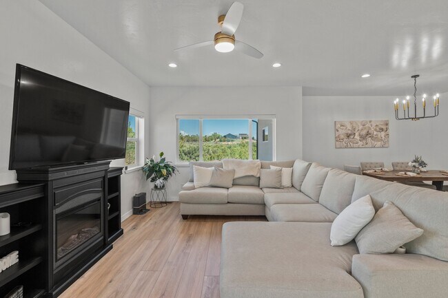 Photo - 1517 Golf Course Ln