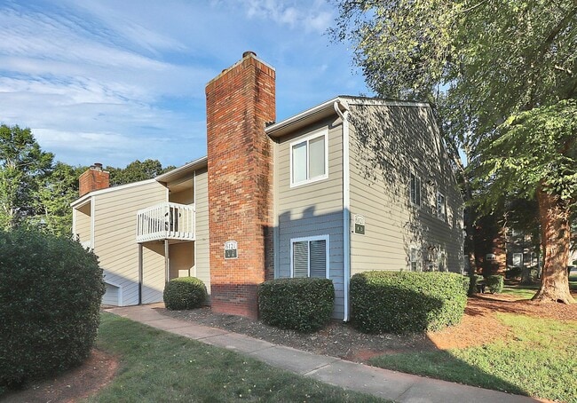 Building Photo - Adorable One Bedroom Condo in the Heathste...