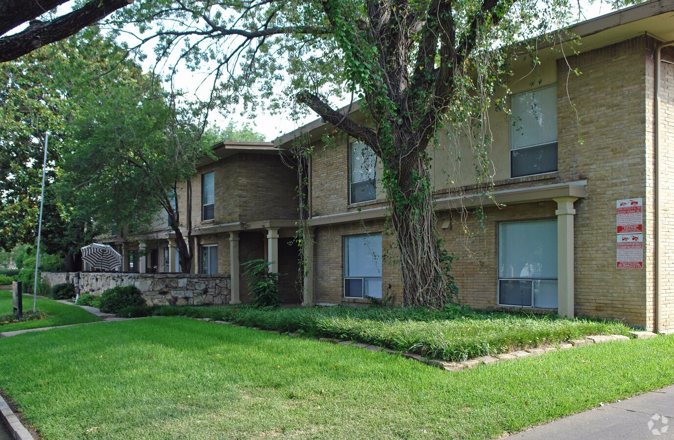 Villas On Bowser - Villas On Bowser Apartments
