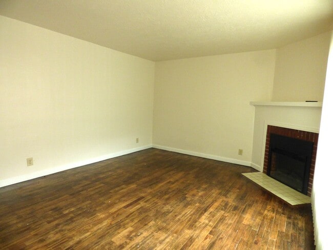 Photo - Rent Special: 1/2 Off January Rent!! 1 bed 1 bath Duplex near Bush Park! Unidad 1189