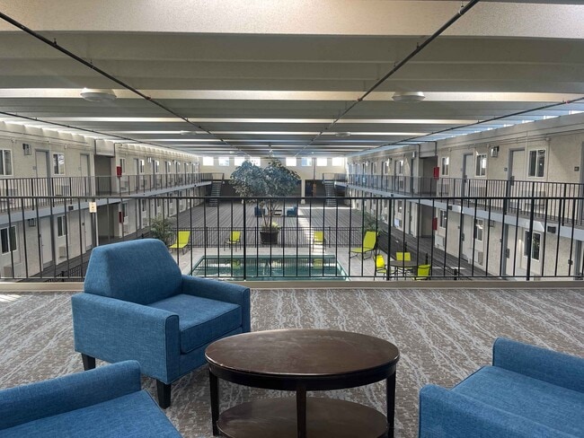 Building Photo - Furnished Studio-Sterling