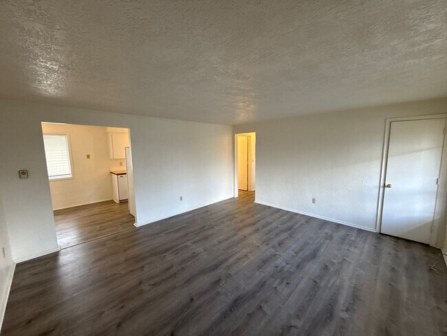 Photo - 1594 Tripp St SE