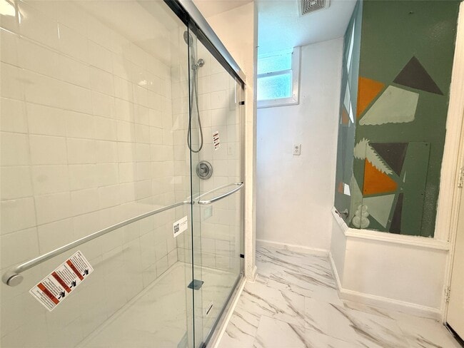 Photo - 421 Sidney St
