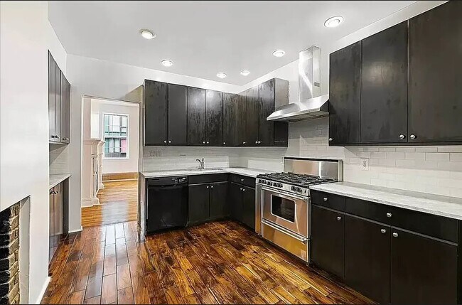 Photo - 510 Greenwich St