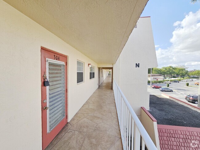 Building Photo - 1000 Country Club Dr Unit 304 Rental