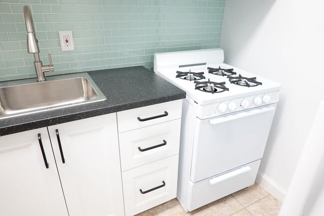 Building Photo - 8804 Bradford Rd Unit 2 Rental