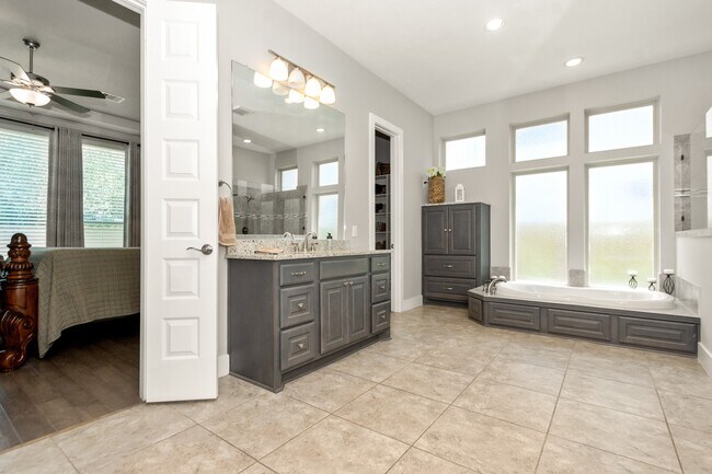 Photo - 7323 Settlers Way